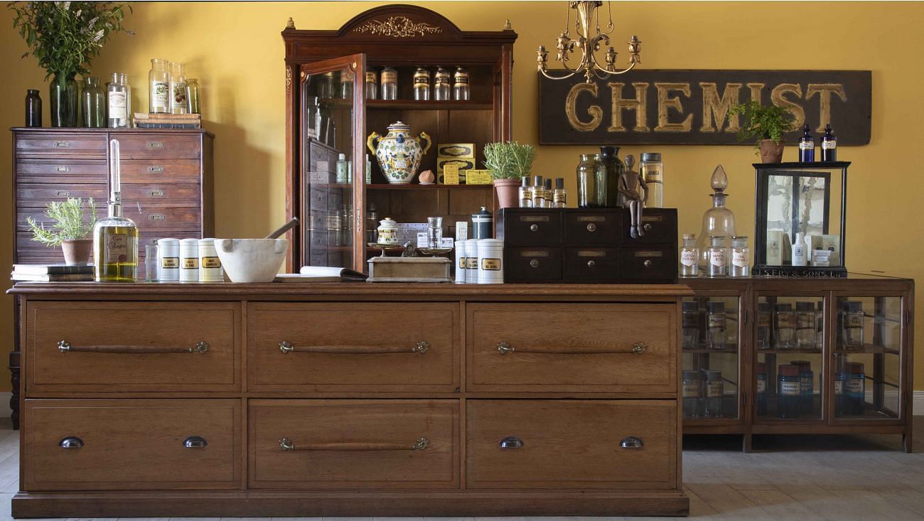 Visit to the apothecary