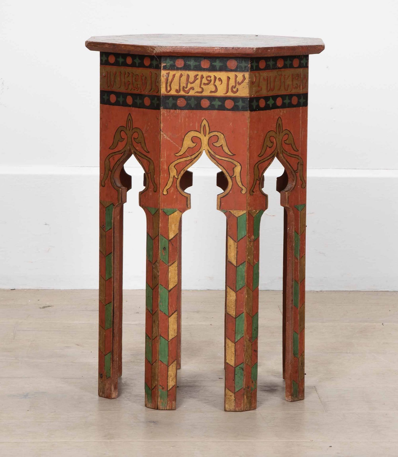 ヴィンテージ　MOROCCAN side table Vintage Moroccan-style Side Table, Intricately Carved Wood