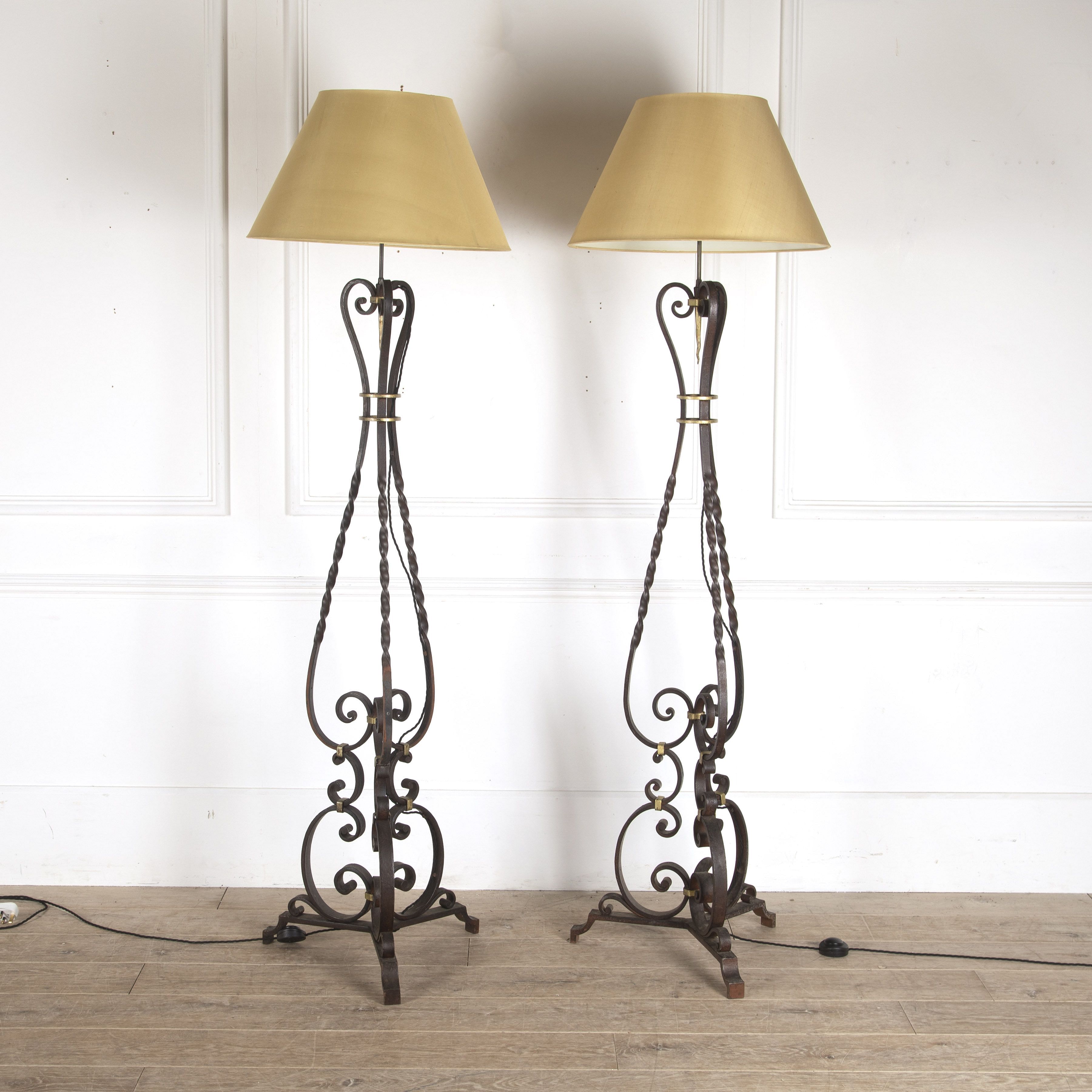 Antique design standing lamp 165 cm tall