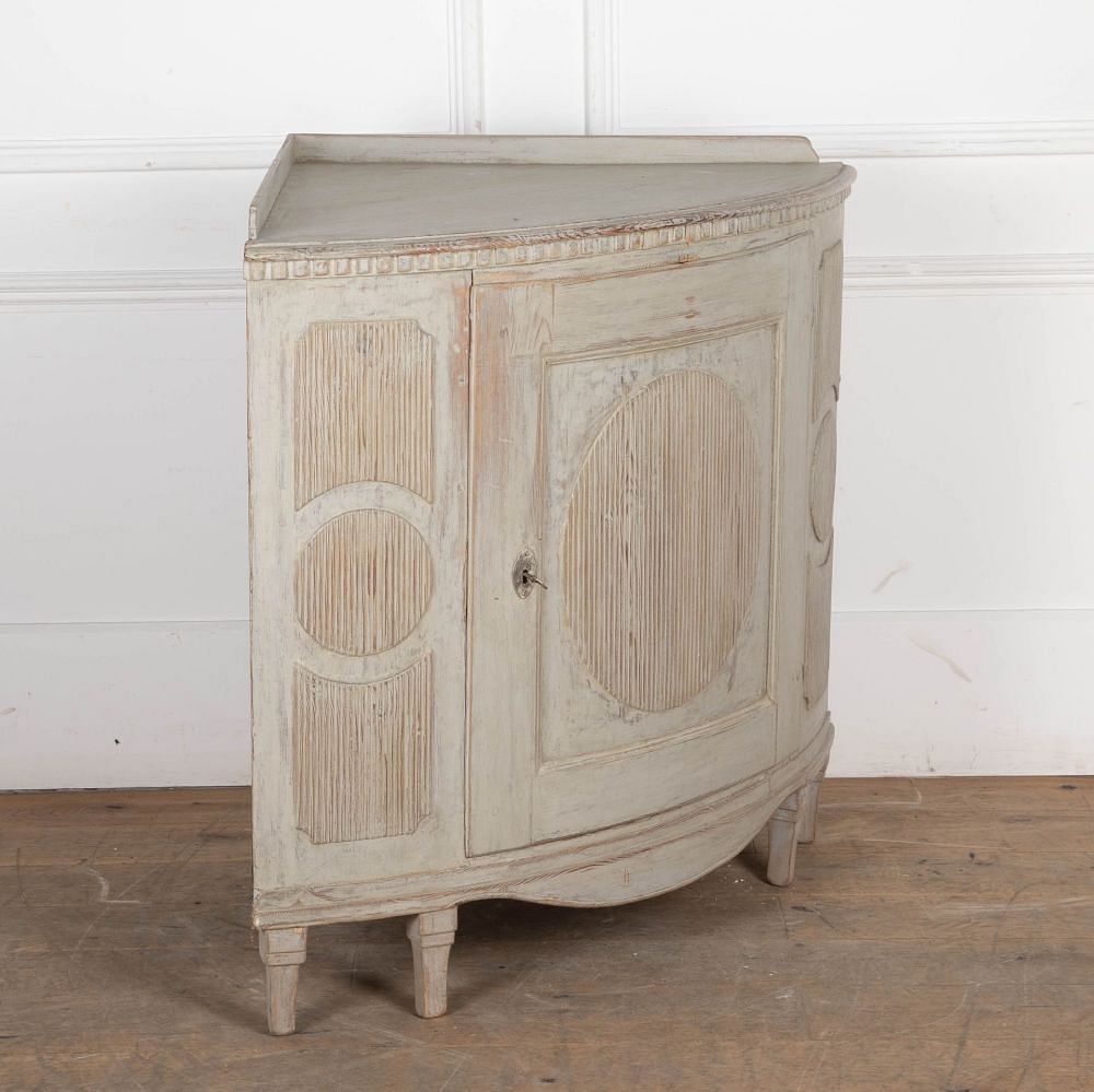 19th Century Swedish Corner Cupboard BU1432617