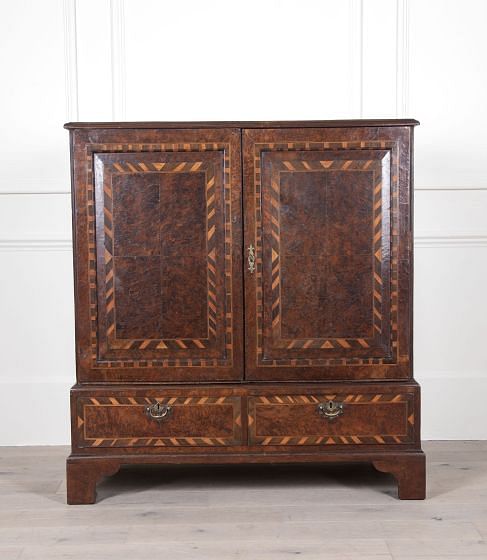 18th Century English Burr Yew Cabinet CC0333043