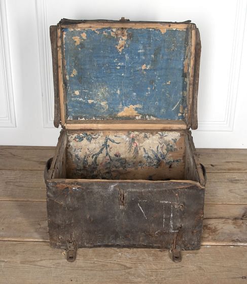 18th Century Leather Travelling Trunk DA7231222