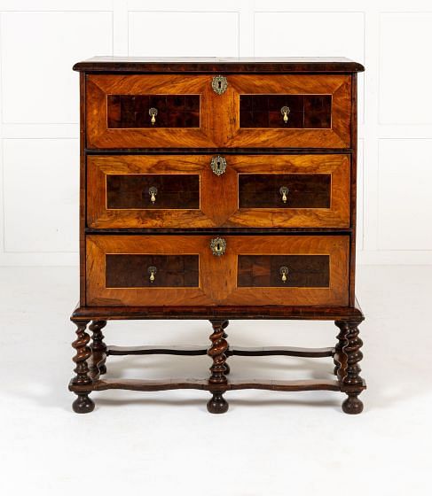 Early 18th Century English Walnut Chest on Stand CC0641618