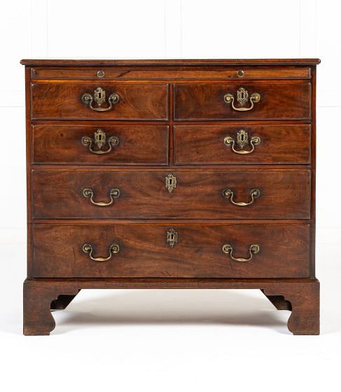 18th Century English George III Mahogany Chest of Drawers CC0643150