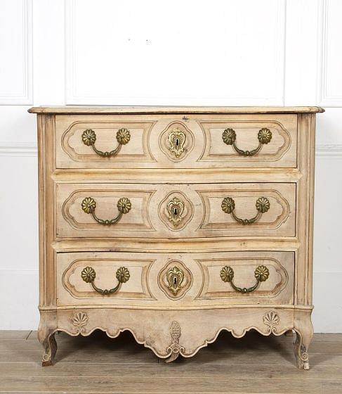 19th Century French Serpentine Bleached Walnut Commode CC8417407