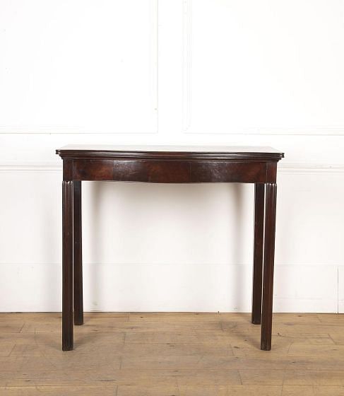 18th Century Mahogany Serpentine Table CO0322467