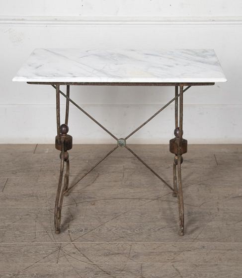 19th Century French Presentation Table with Curved Legs CO1527624