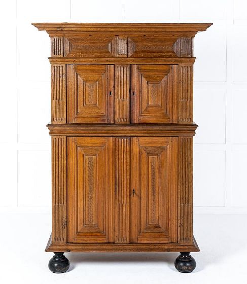 17th Century Dutch Oak Cabinet CU0627103