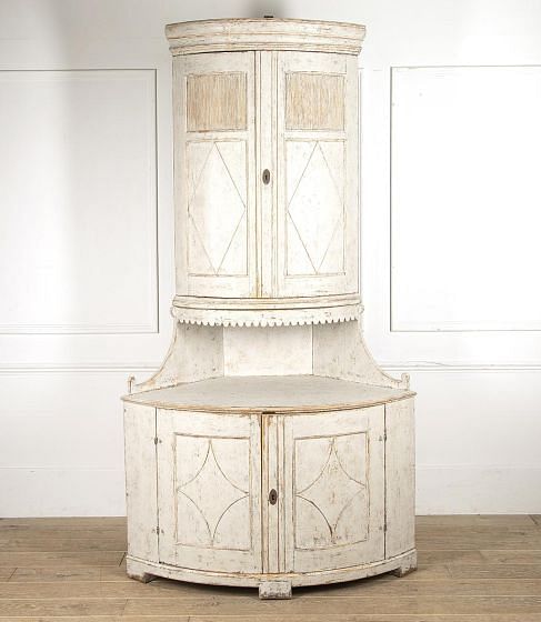 Swedish 18th Century Corner Cabinet CU6018657