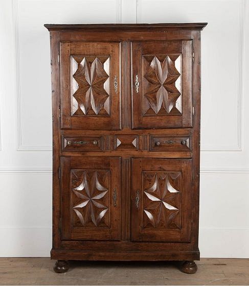 17th Century French Provincial Cupboard CU8126999