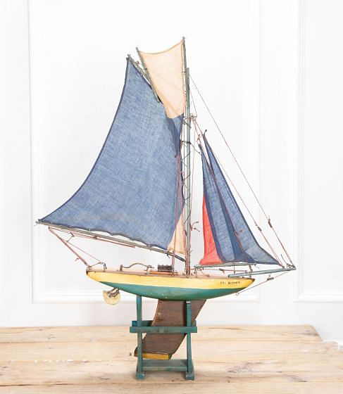 20th Century English Pond Yacht DA3533674