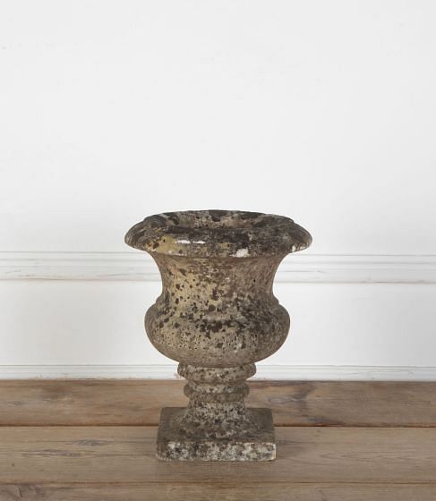 19th Century Marble Pet Remembrance Urn GA8034917