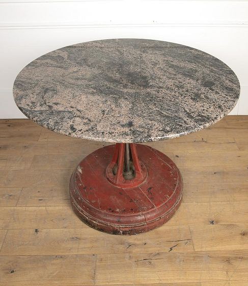 Large 20th Century Circular Dining Table TC3621342