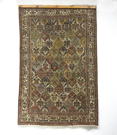 20th Century Baktiar Carpet RT4924840