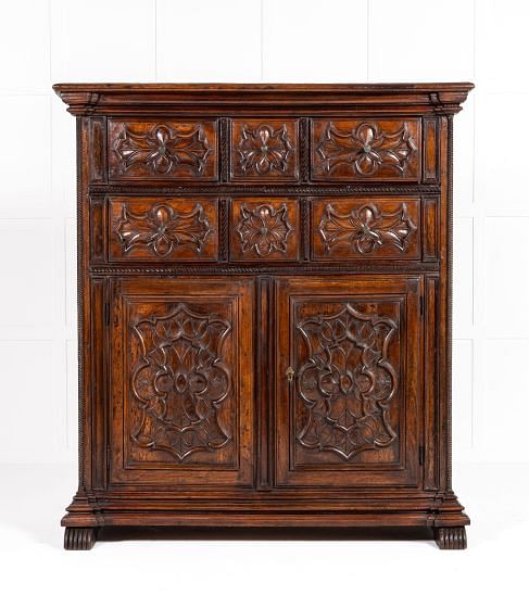 Early 18th Century Italian Walnut Cabinet BU0634273