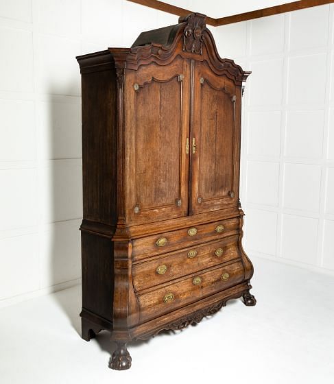 Grand Scale 18th Century Dutch Rococo Oak Bombé Armoire CU0627975