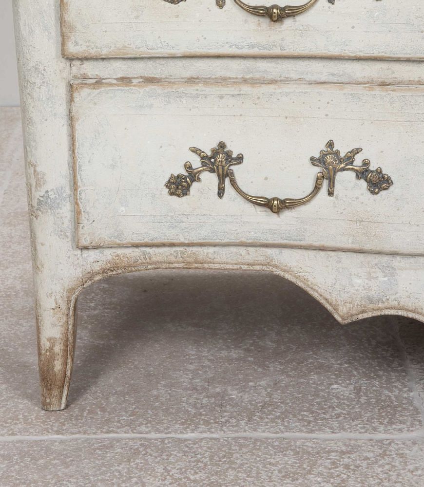 19th Century French Louis XV Style White Commode CC4441619