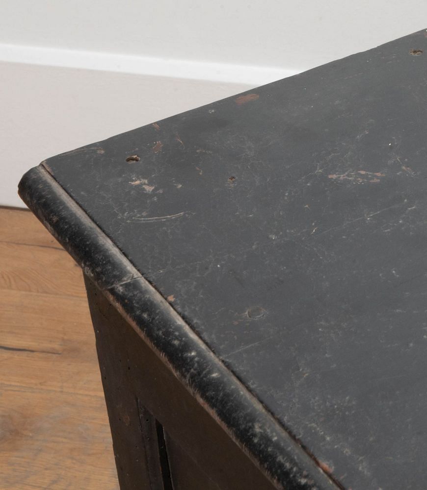18th Century French Painted Oak Commode CC5641447