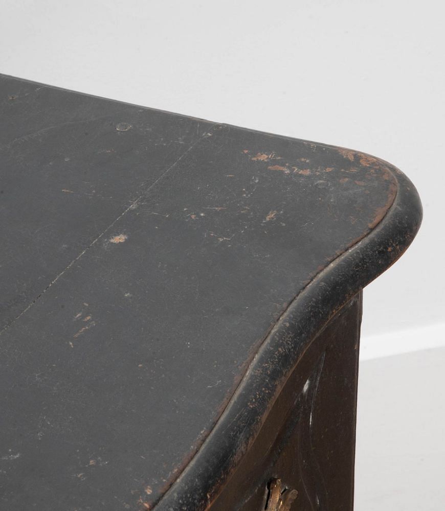 18th Century French Painted Oak Commode CC5641447