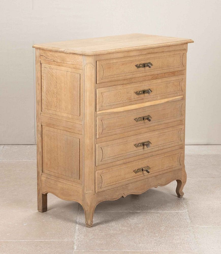 Small Early 20th Century French Scrubbed Oak Chest of Drawers CC8543029