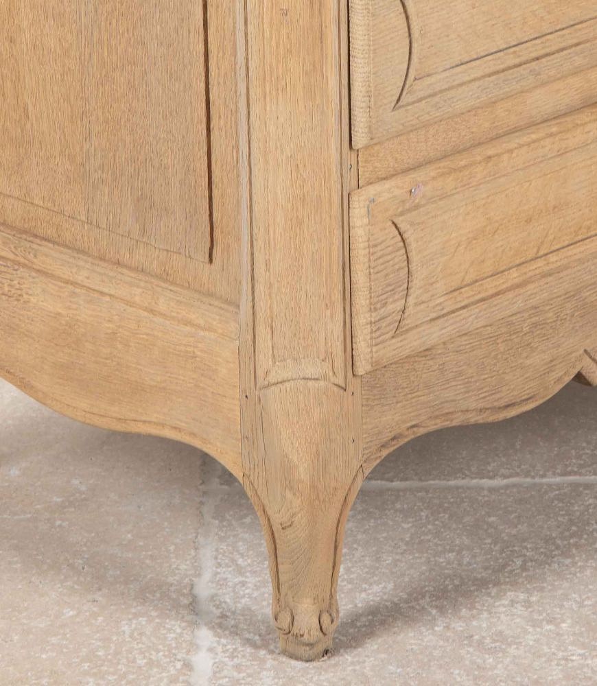Small Early 20th Century French Scrubbed Oak Chest of Drawers CC8543029