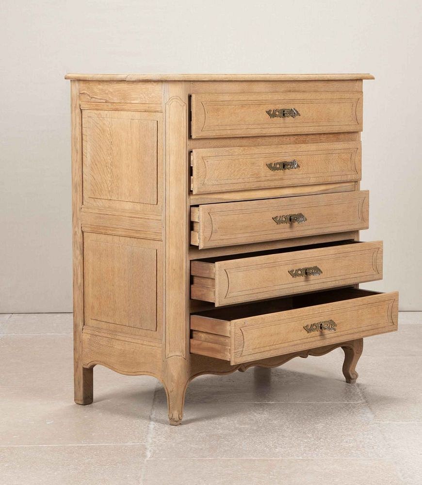 Small Early 20th Century French Scrubbed Oak Chest of Drawers CC8543029