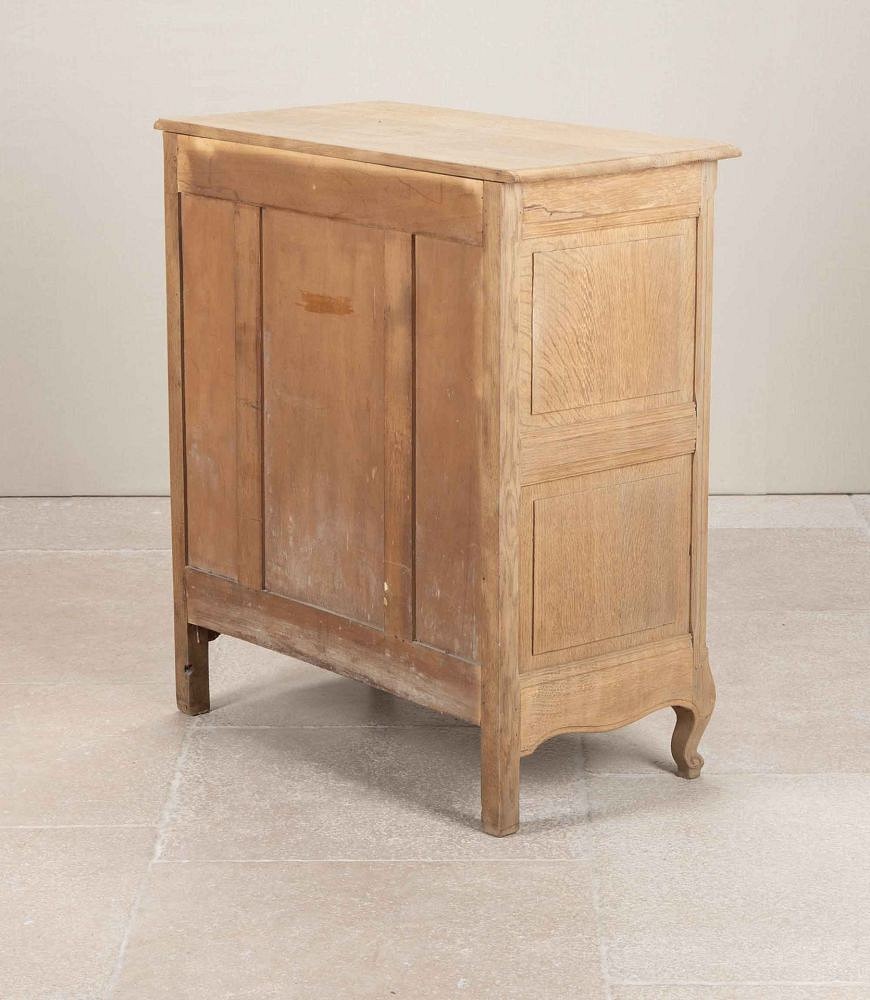 Small Early 20th Century French Scrubbed Oak Chest of Drawers CC8543029
