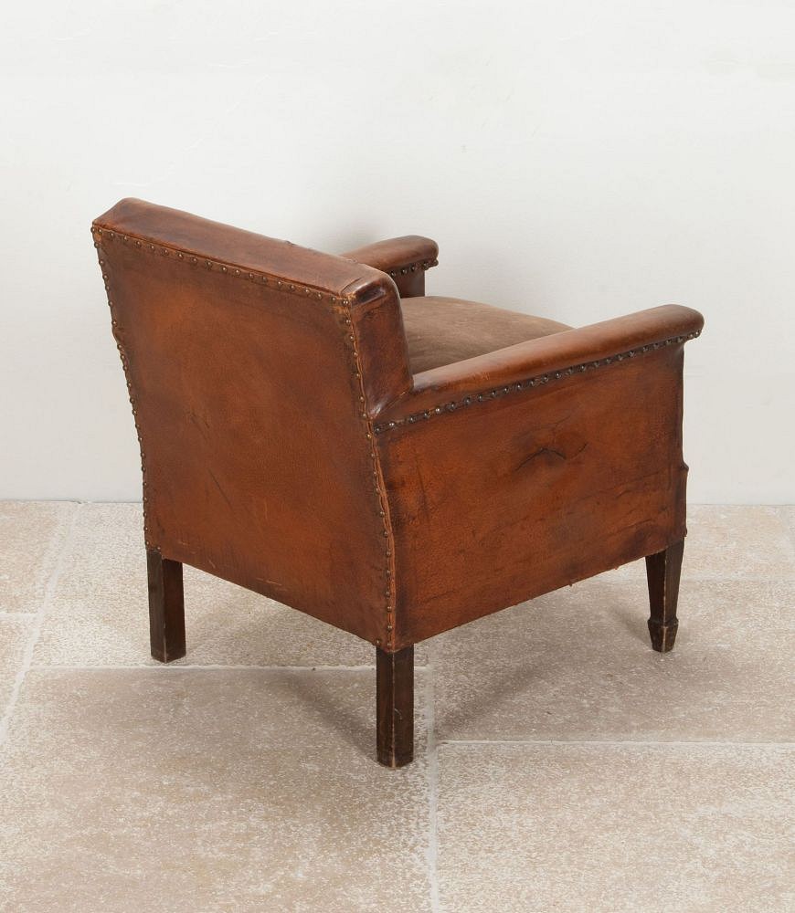 Single 1920s French Petite Club Chair CH1542068