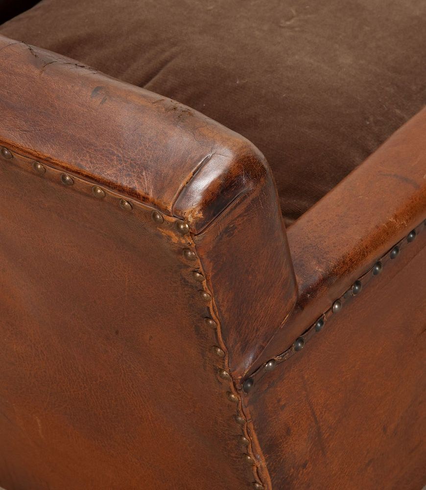 Single 1920s French Petite Club Chair CH1542068