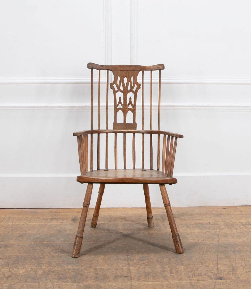 18th Century Comb Back Windsor Chair CH5532247