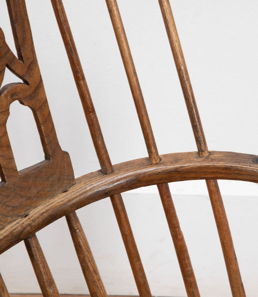 18th Century Comb Back Windsor Chair CH5532247