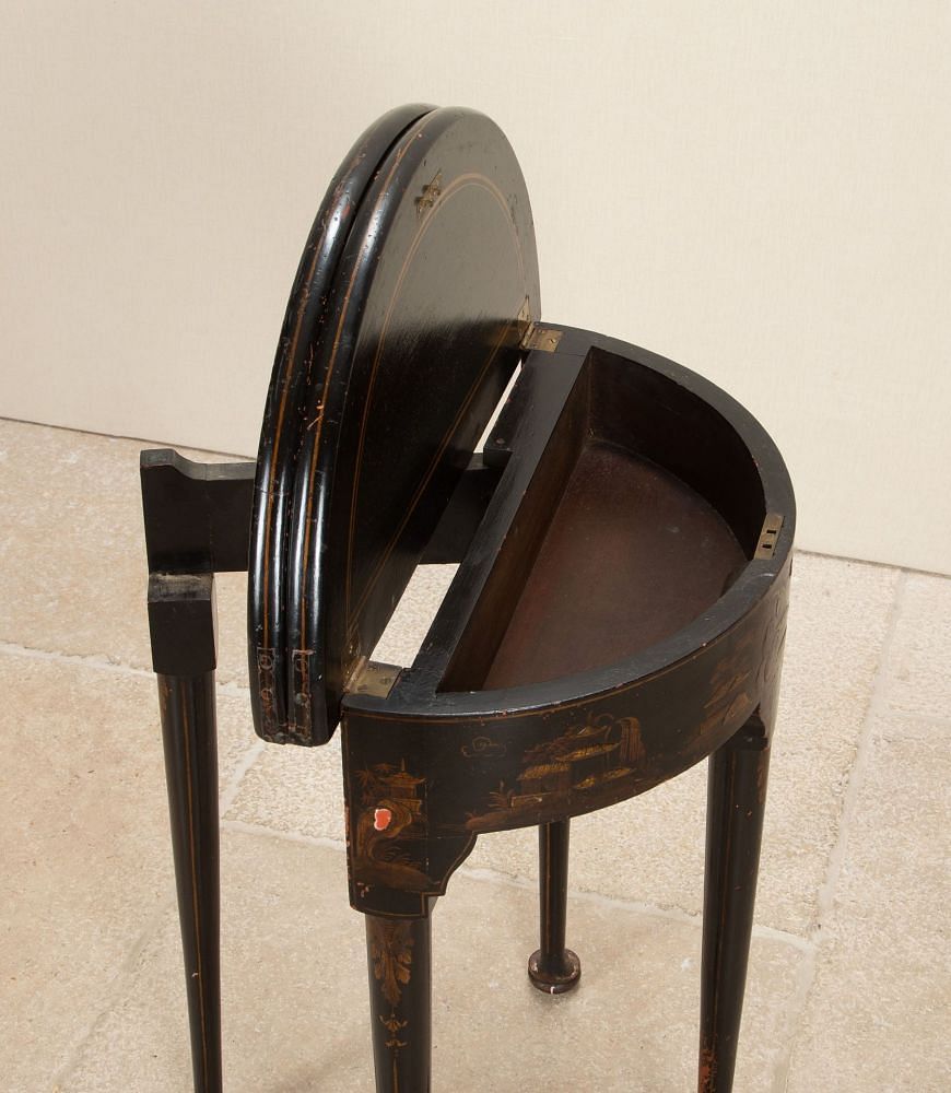 Early 20th Century British Petite Chinoiserie Table CO2643302