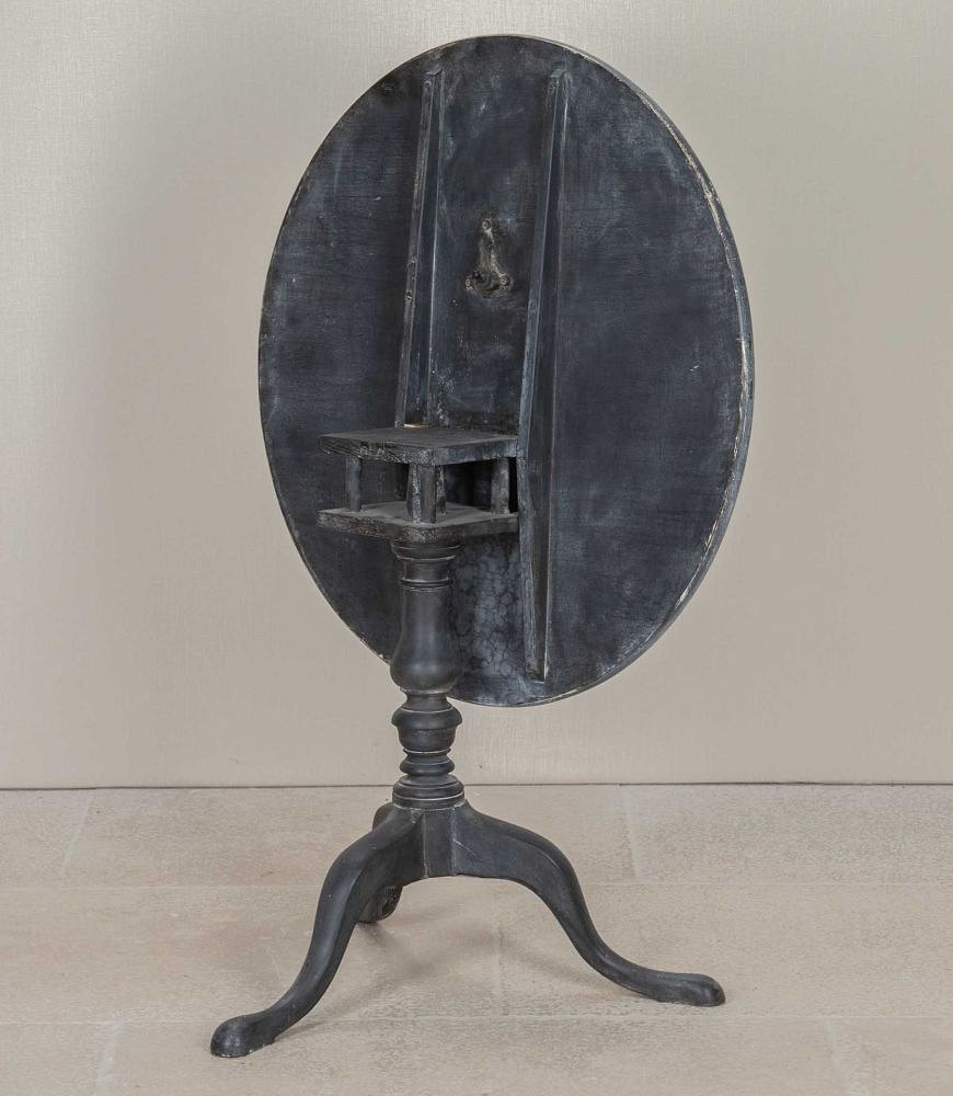 18th Century English Tilt-Top Table CO5643941