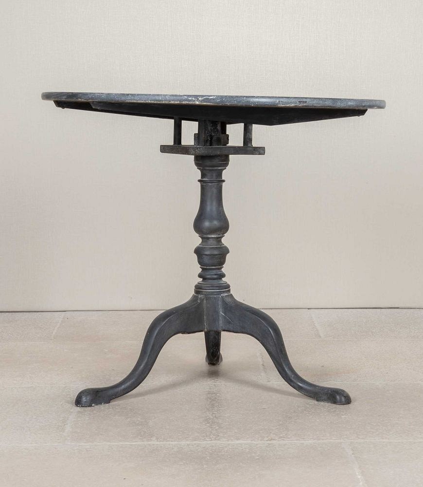 18th Century English Tilt-Top Table CO5643941