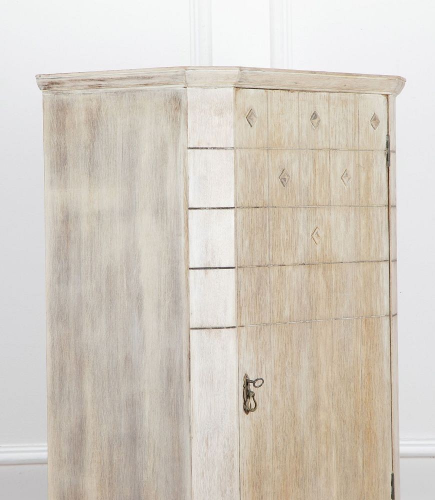 20th Century English Oak Hall Cupboard CU3638601