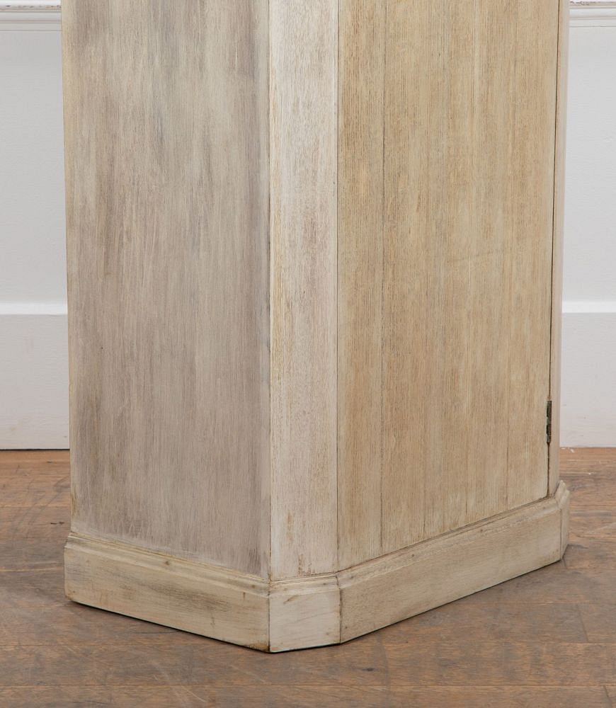 20th Century English Oak Hall Cupboard CU3638601