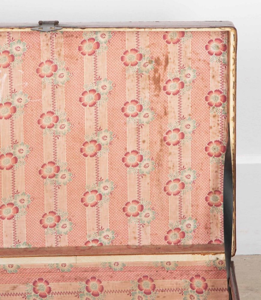 19th Century Red Lacquered Trunk DA2038639