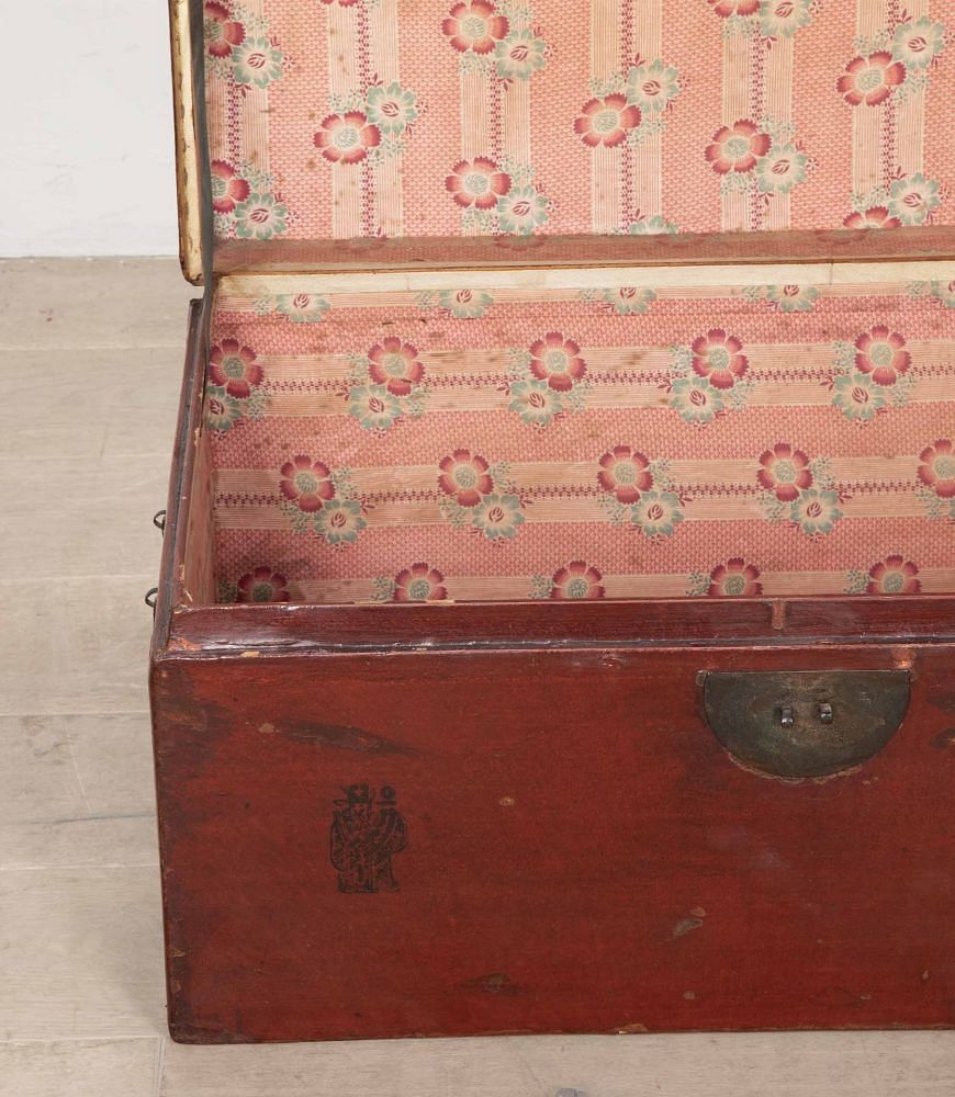 19th Century Red Lacquered Trunk DA2038639