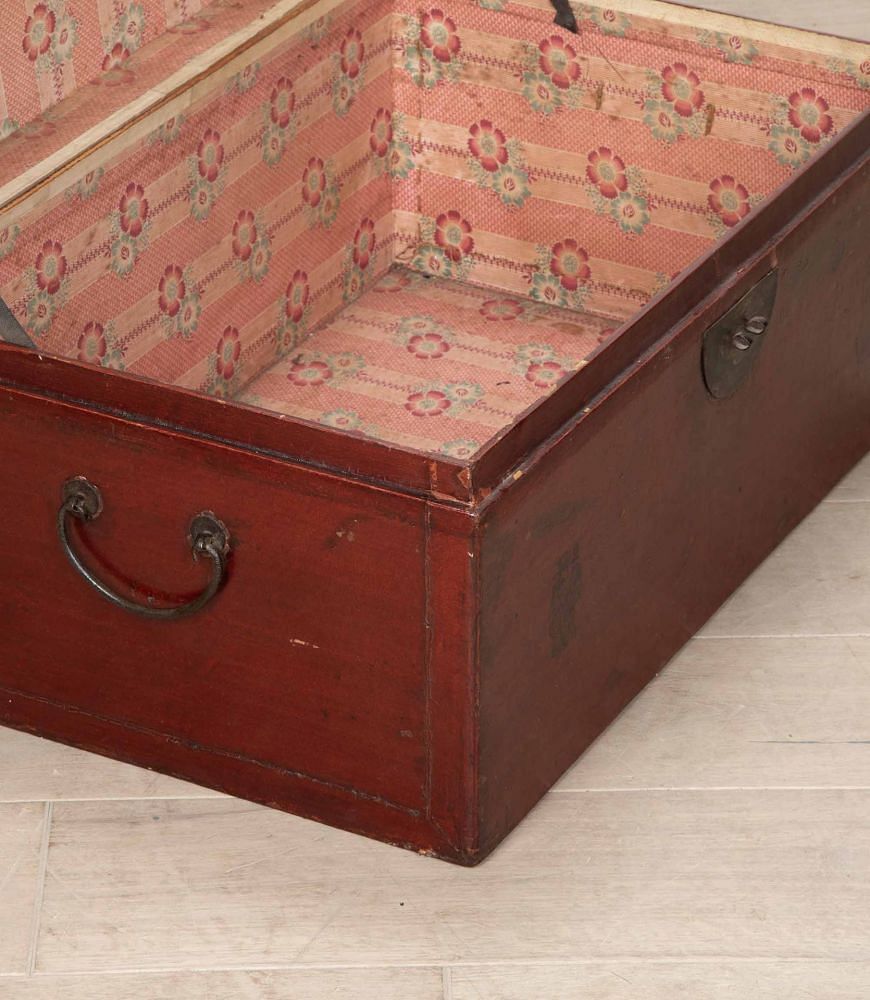 19th Century Red Lacquered Trunk DA2038639