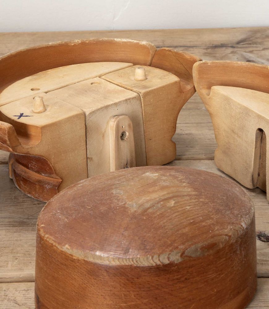 Set of Three 20th Century Italian Milliners Hat Moulds DA2841737