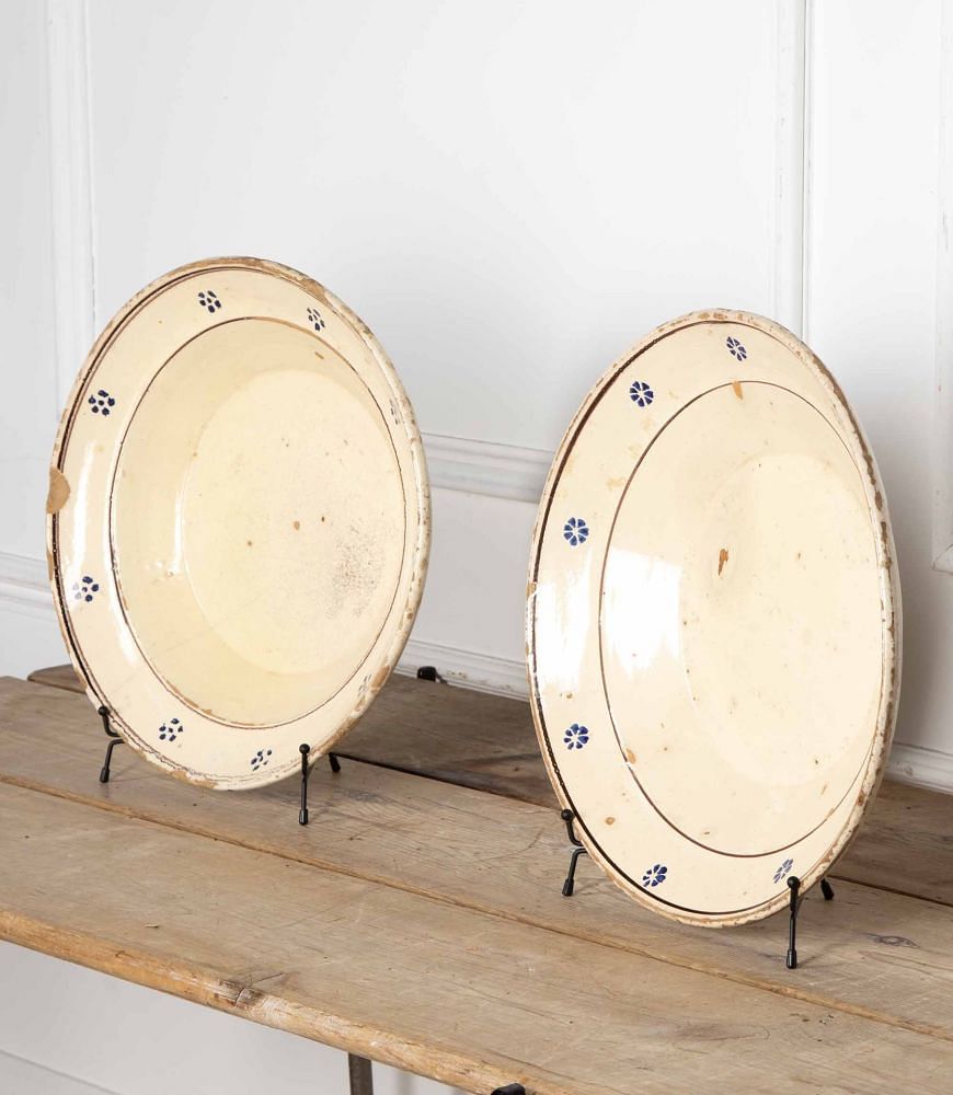 Pair of Large 19th Century Neapolitan Earthenware Dishes DA3437452