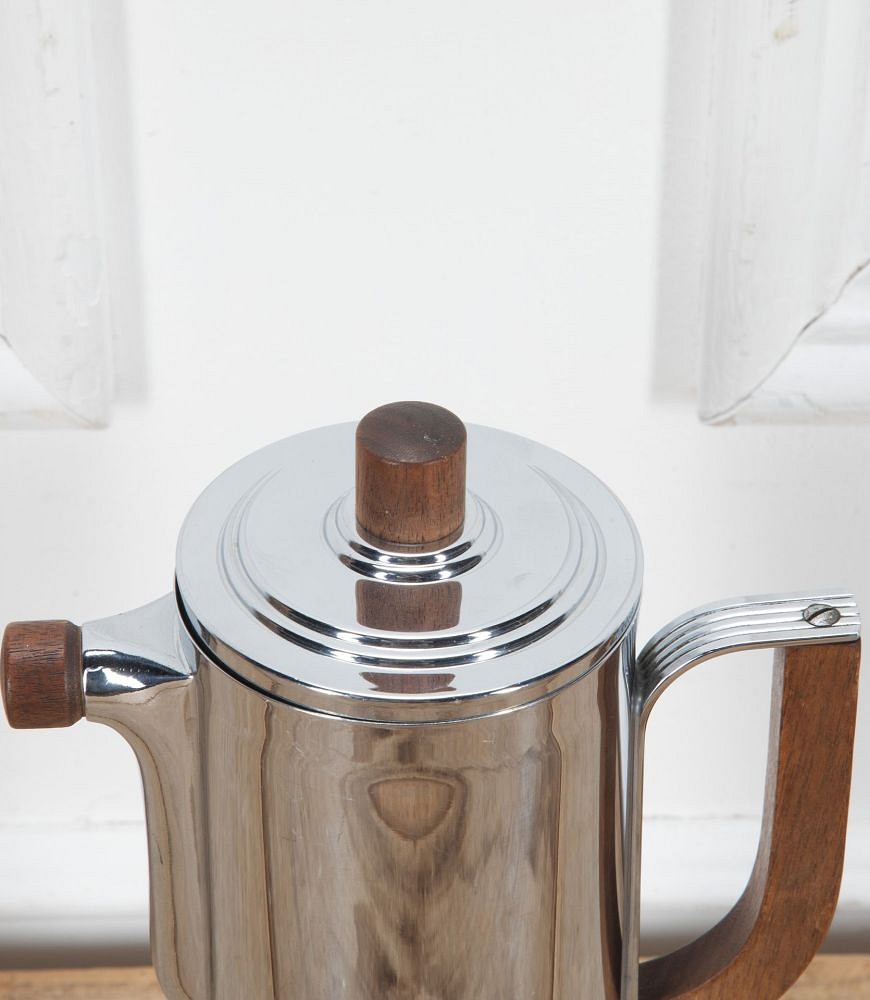 American Prohibition Era Wood and Chrome Cocktail Shaker DA5839070