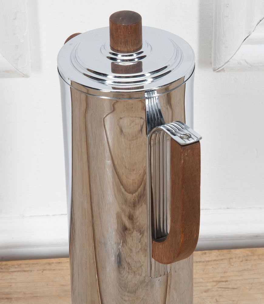 American Prohibition Era Wood and Chrome Cocktail Shaker DA5839070