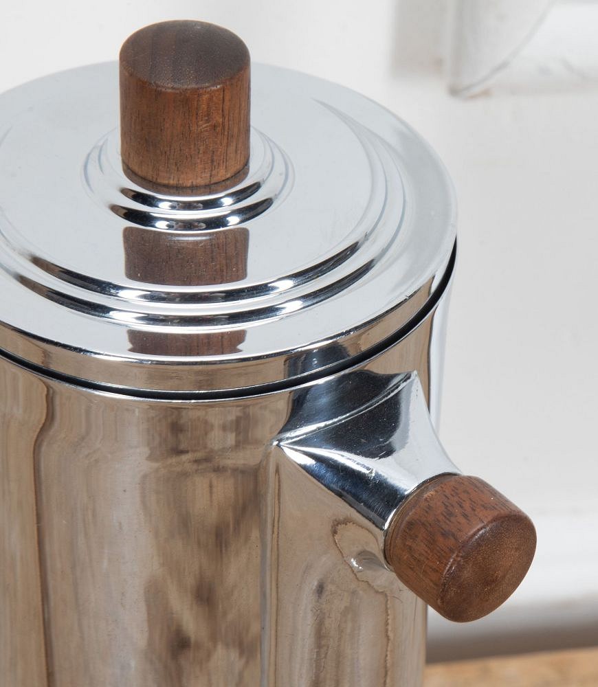 American Prohibition Era Wood and Chrome Cocktail Shaker DA5839070