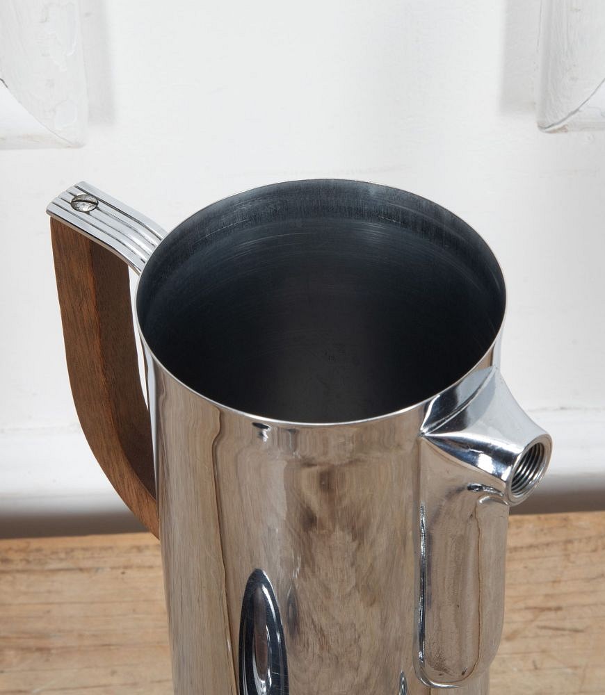 American Prohibition Era Wood and Chrome Cocktail Shaker DA5839070
