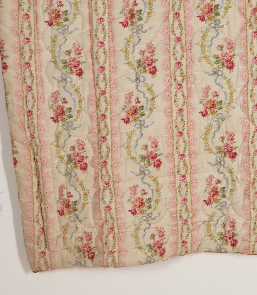 Large 20th Century English Floral Quilt RT1341895