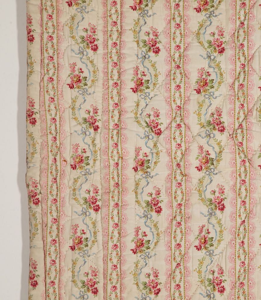 Large 20th Century English Floral Quilt RT1341895