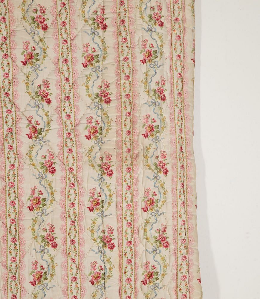 Large 20th Century English Floral Quilt RT1341895