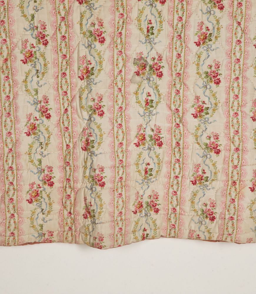 Large 20th Century English Floral Quilt RT1341895