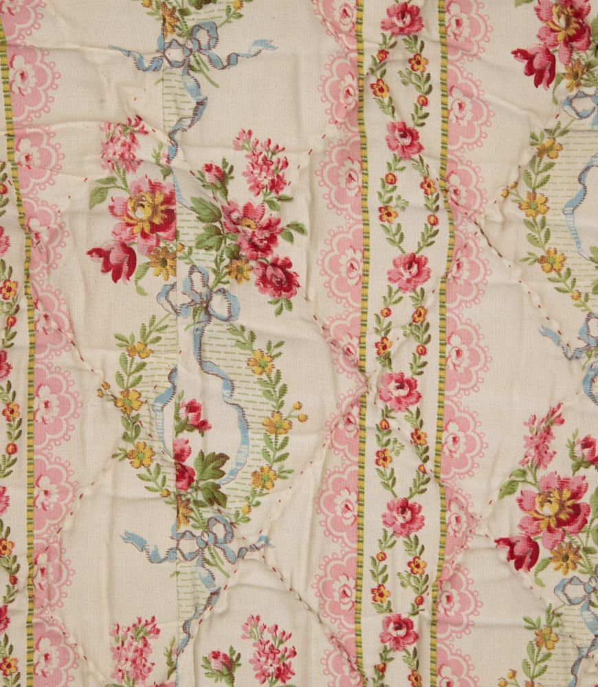 Large 20th Century English Floral Quilt RT1341895